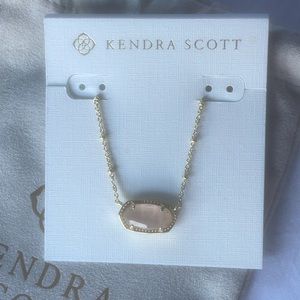 NEVER WORN Kendra Scott Elisa Pendant necklace in Gold and Rose Quartz